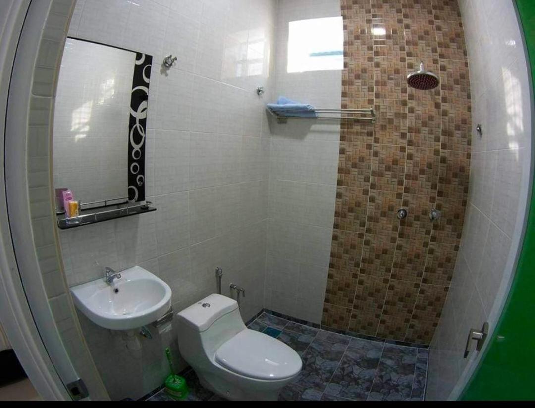 Dlayaran Villa Guest House Kuala Rompin Buitenkant foto