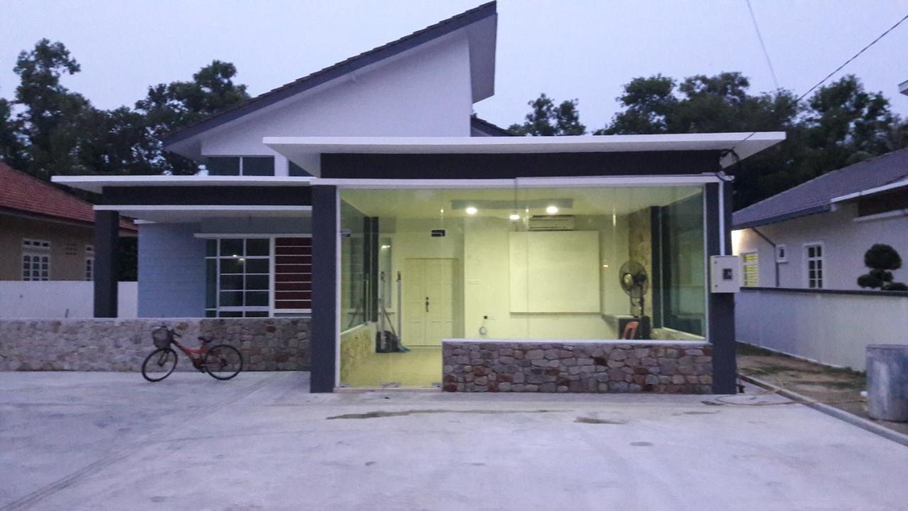 Dlayaran Villa Guest House Kuala Rompin Buitenkant foto
